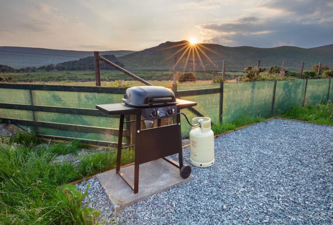 Oakwood Glamping Mourne Mountains Hotel Moyad Exterior photo